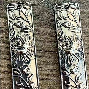 🆕RECTANGULAR SHAPE EARRINGS WITH CARVED FLOWER VINE PATTERN. RETRO STYLE DANGLE